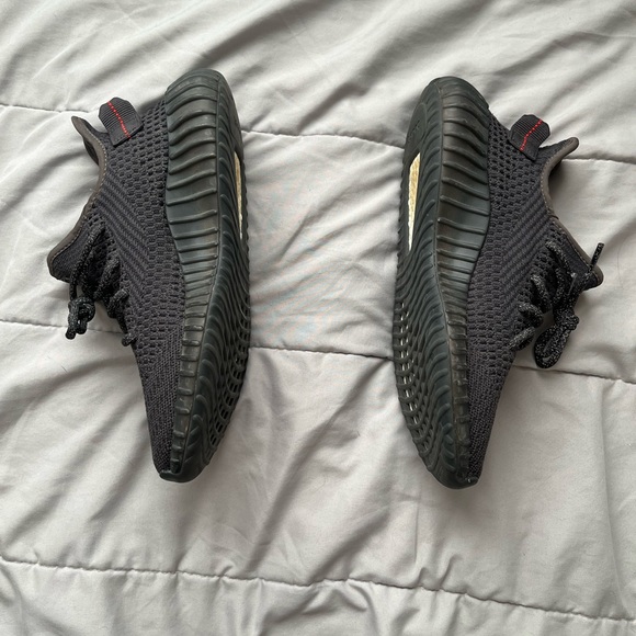 Yeezy 350 black non reflective, used good condition with box